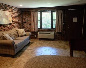 Chalet Inn & Suites Centerport - Centerport