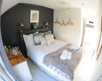 Victoria Inn - Penzance - Bedroom