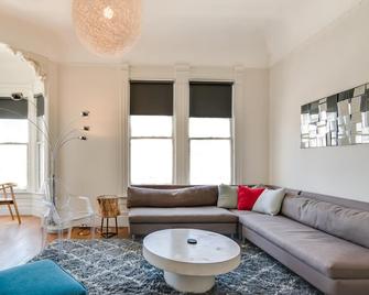 Newly Remodeled Victorian Beauty Two Bedroom In The Haight Ashbury - San Francisco - Phòng khách