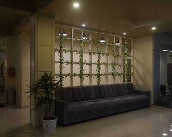 Hotel Garnet - Kaziranga - Lobby