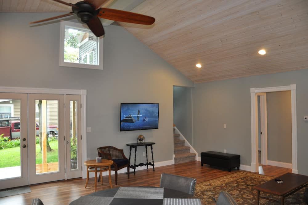New Bungalow With View Of South River!
