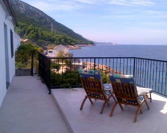 Seaside secluded apartments Cove Virak, Hvar - 4035 - Gdinj - Balcón