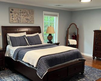 Ryder Cup Enthusiasts: 11 Miles From Bethpage Black. Spacious 4 Bedroom Home. - Merrick - Makuuhuone