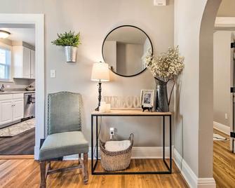 Charming Getaway, Walk to Windsor Lake and Downtown! - Windsor - Room amenity
