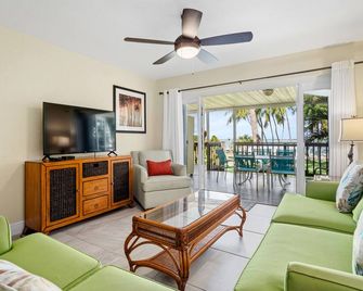 كوكونت باي ريزورت كي لارجو - كيي لارغو - غرفة معيشة