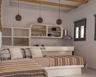 Alonia Suites - Naousa - Living room