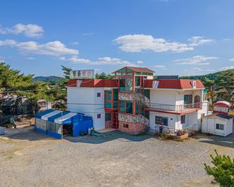 Trust Pension Taean - Anmyeondo - Edificio