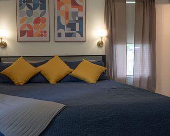 Cozy Mid-Century - McComb