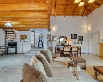 Villa John Dimeon Kato Achaia With Pool, Patras, Greece - Patras - Salon