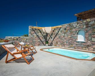 Petra Residence Mini Pool Spa - Adamantas - Piscina