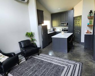 Charming 1-bedroom house in Caddo Valley on the bank of the Caddo River - Caddo Valley - Cocina