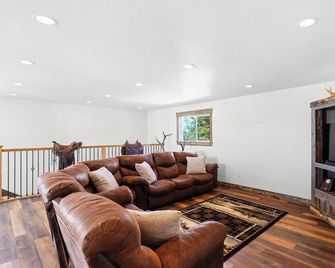 Large house with lots of space. Just minutes away from national forest. - Thayne - Salon