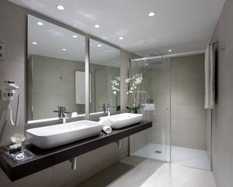 Exe Casa De Los Linajes - Segovia - Bathroom