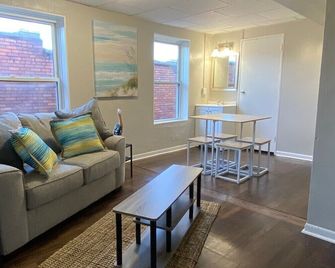Beach themed, newly renovated 1 bedroom apartment - Coshocton - Living room
