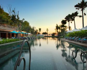 Hotel Indigo Bali Seminyak Beach - Denpasar - Outdoor view