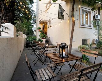 Cabbage Hostel - Belgrade - Patio