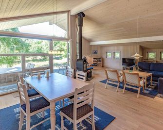 Three-Bedroom Holiday Home in Sjallands - Sjaellands Odde - Comedor