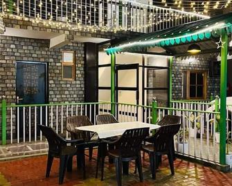 Cedar Woods Resort - Nainital - Innenhof