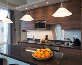 Bizstay Park Central Apartments - The Hague - Kitchen