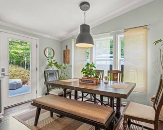 Stunning 3 Bedroom Retreat with Inspiring Backyard - High Point - Dining room