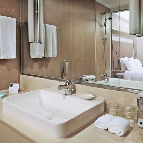 Novotel Shenzhen Watergate image 1