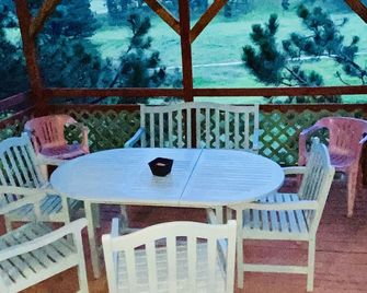 Black Hills Cabins at Quail's Crossing - Hill City - Patio