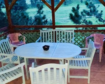 Black Hills Motel at Quail's Crossing - Hill City - Patio