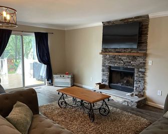 Private Lake -Northern Michigan without the drive! - South Lyon - Sala de estar