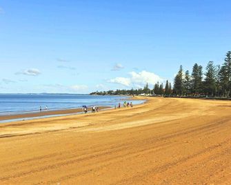 Salt-Air Serenity -Stylish 1-Bed - Redcliffe - Beach