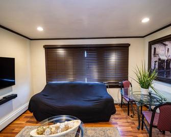 Cozy studio located near New York City - West Orange - Living room