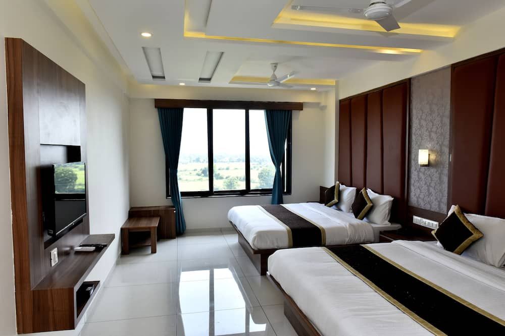 The Castle Crown - Hotel Royal Square, Ahmedabad thumbnail 3