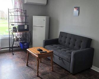 Smuck Middle of Island in Quiet Country - New Glasgow - Living room