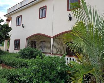 Apartamentos Nuevo Amanecer - Río San Juan - Building