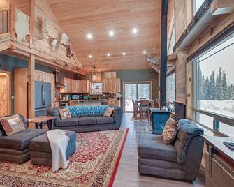 Custom Kasilof Cabin on 40 Private Acres - Kasilof - Sala de estar