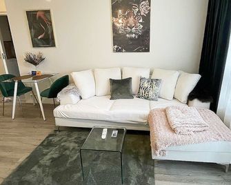 Specious roofapartment apartment, tropical velvet - Helsinki - Soggiorno