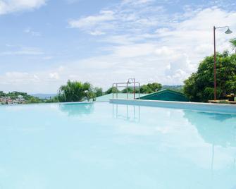 Little Falls Tagaytay - Tagaytay - Piscina