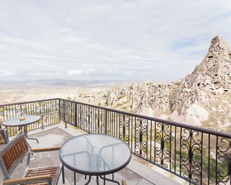 Hermes Cave Hotel - Uchisar - Balcón