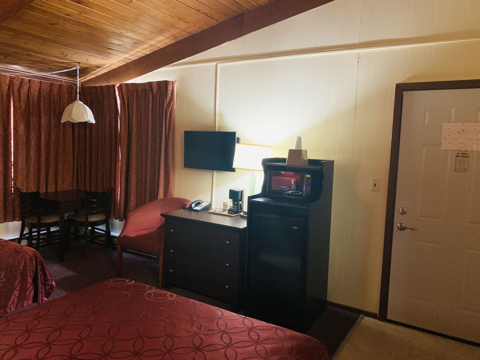 The Crossroads Motel - Elkhorn