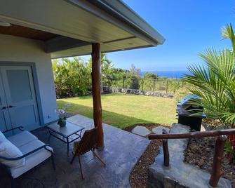 New 2 Bedroom Guesthouse with Mountain & Ocean View! - Captain Cook - Balcón