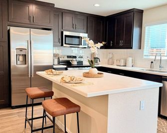 Spacious 3-bedroom New house , Feel at home - Turlock - Kitchen