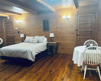 Cozy studio rental situated between Bedford and Lynchburg Virginia - Forest - Habitación
