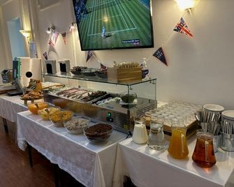 Astor Court Hotel - London - Buffet