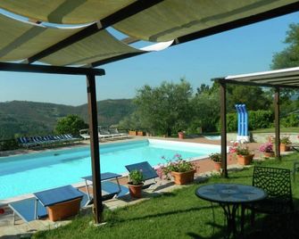 Farmhouse with stables, horses and the ability to make horseback riding - Monte Santa Maria Tiberina - Piscina