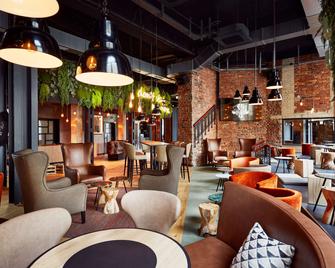 me and all hotel hannover - האנובר - טרקלין