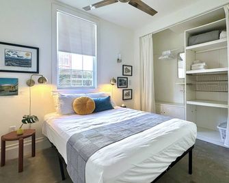 Designer Art Loft Near French Quarter & Frenchmen--Awesome Location! - New Orleans - Schlafzimmer