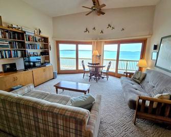 Drummond Island Hotel & Vacation Homes - Storks Reward - Drummond - Sala de estar