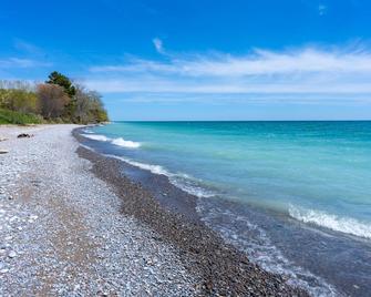 Lakeside Modern House 4BR - Steps to the lake - Bowmanville - Beach