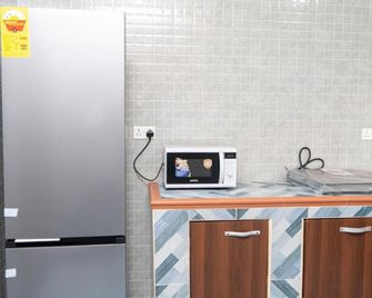 Impeccable 2-bed Apartment in Accra - Pantang - Kitchen
