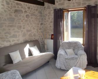 Gîte de Forge Basse La Chapelle Montbrandeix - Marval - Sala de estar