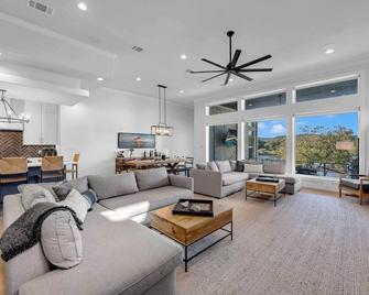 Waterside 508 and Concierge Services - Burnet - Wohnzimmer